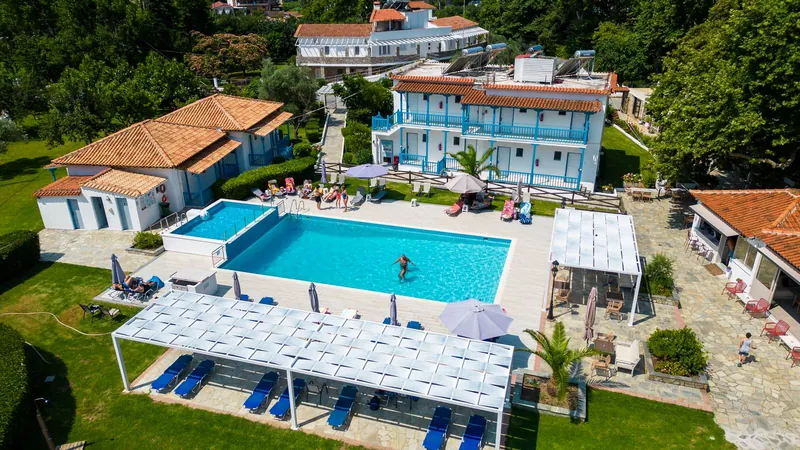 The pool, the pool bar and the blue-balconied building from above