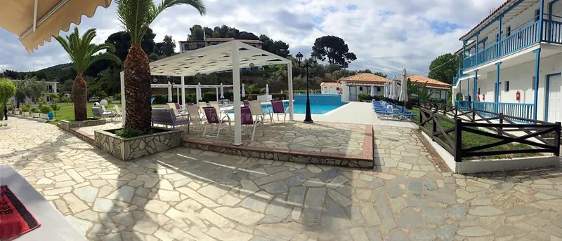 The stone-paved terrace, the pool bar and the pool